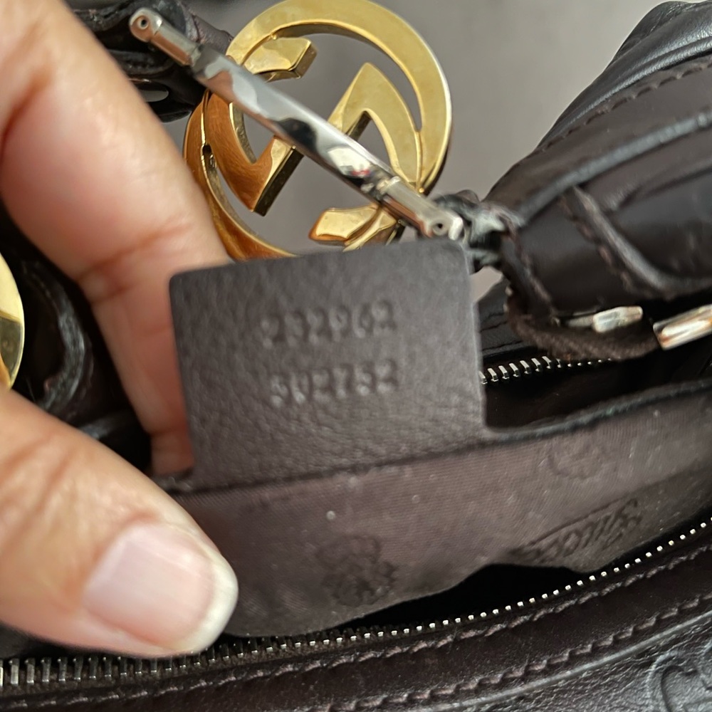 ~ SOLD ~ Gently used GUCCI hobo shoulder bag ~ 👜💃🏽 - Picture 6 of 11